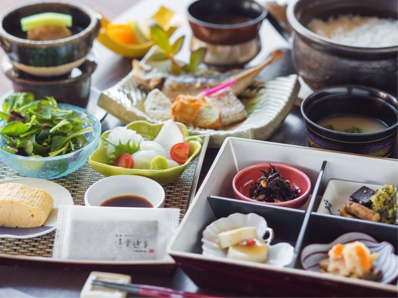 米格瓦特欧驰卡慈酒店 Tomo 外观 照片